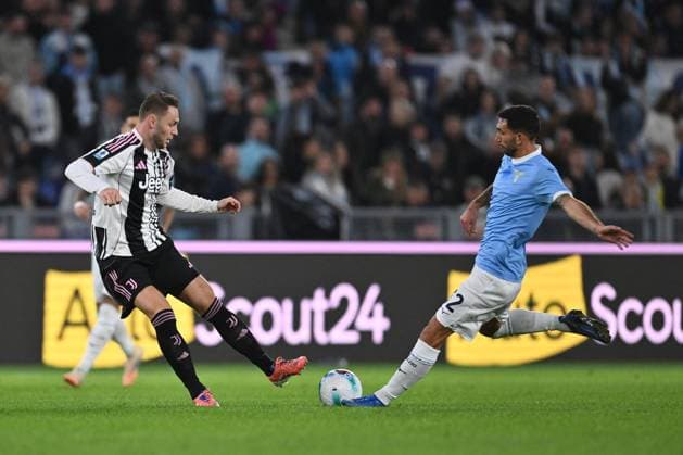 CALCIO - Serie A - SS Lazio vs Juventus FC Teun Koopmeiners of Juventus F.C. and Danilo Cataldi of S.S. Lazio are in action during the 8th day of the Serie A Championship between S.S. Lazio and Juventus F.C. at the Olympic Stadium on October 26, 2025 in Rome, Italy. Rome Italy  Copyright: xIPAxSport ABACAx