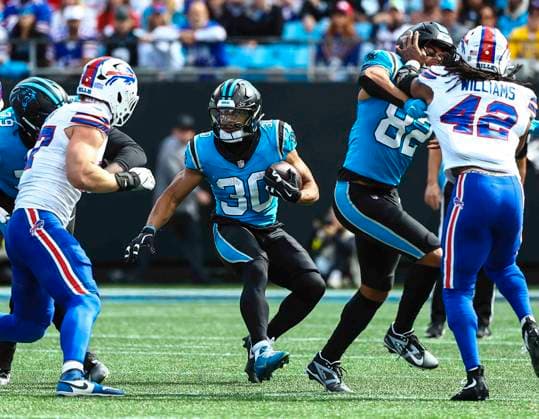 October 26, 2025: Carolina running back Chuba Hubbard (30) runs the ball. NFL, American Football Herren, USA football game between Buffalo Bills and Carolina Panthers at Bank of America Stadium, Charlotte , North Carolina. CSM Charlotte United States of America - ZUMAc04_ 20251026_zma_c04_253 Copyright: xDavidxBeachx
