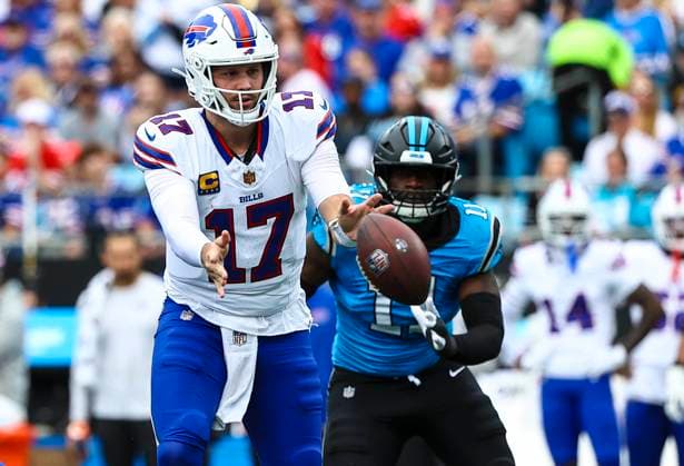 October 26, 2025: Buffalo quarterback Josh Allen (17) pitches the ball to Buffalo running back James Cook (4). NFL, American Football Herren, USA football game between Buffalo Bills and Carolina Panthers at Bank of America Stadium, Charlotte , North Carolina. CSM Charlotte United States of America - ZUMAc04_ 20251026_zma_c04_259 Copyright: xDavidxBeachx