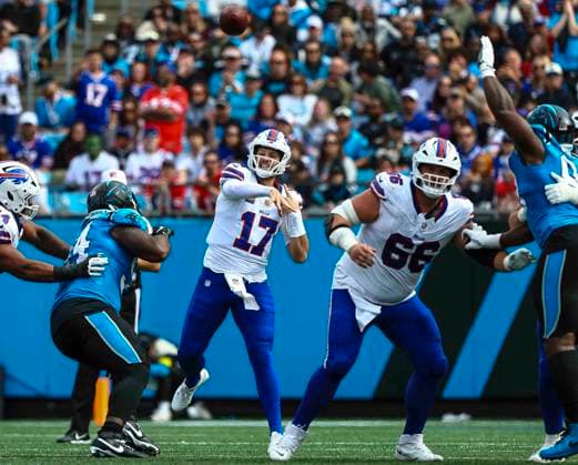 October 26, 2025: Buffalo quarterback Josh Allen (17) passes the ball down field. NFL, American Football Herren, USA football game between Buffalo Bills and Carolina Panthers at Bank of America Stadium, Charlotte , North Carolina. CSM Charlotte United States of America - ZUMAc04_ 20251026_zma_c04_260 Copyright: xDavidxBeachx