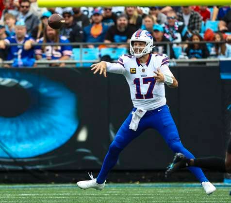 October 26, 2025: Buffalo quarterback Josh Allen (17) passes the ball. NFL, American Football Herren, USA football game between Buffalo Bills and Carolina Panthers at Bank of America Stadium, Charlotte , North Carolina. CSM Charlotte United States of America - ZUMAc04_ 20251026_zma_c04_264 Copyright: xDavidxBeachx