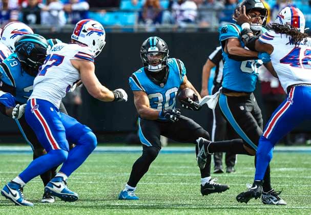 October 26, 2025: Carolina running back Chuba Hubbard (30) runs the ball. NFL, American Football Herren, USA football game between Buffalo Bills and Carolina Panthers at Bank of America Stadium, Charlotte , North Carolina. CSM Charlotte United States of America - ZUMAc04_ 20251026_zma_c04_298 Copyright: xDavidxBeachx