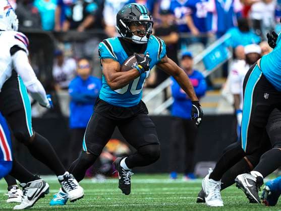October 26, 2025: Carolina running back Chuba Hubbard (30) runs the ball. NFL, American Football Herren, USA football game between Buffalo Bills and Carolina Panthers at Bank of America Stadium, Charlotte , North Carolina. CSM Charlotte United States of America - ZUMAc04_ 20251026_zma_c04_308 Copyright: xDavidxBeachx