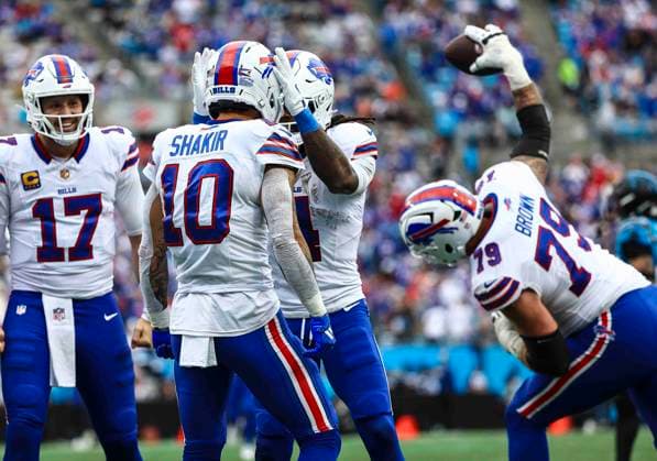 October 26, 2025: Buffalo wide receiver Khalil Shakir (10) celebrates touchdown. NFL, American Football Herren, USA football game between Buffalo Bills and Carolina Panthers at Bank of America Stadium, Charlotte , North Carolina. CSM Charlotte United States of America - ZUMAc04_ 20251026_zma_c04_320 Copyright: xDavidxBeachx