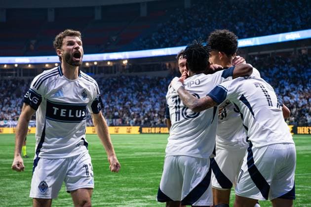 Thomas Muller (13 Vancouver Whitecaps FC) yells and reacts and teammates celebrate and hug Kenji Cabrera (17 Vancouver Whitecaps FC) after scoring a goal during Game 1 of the Major League Soccer Round One Playoffs Series between Vancouver Whitecaps FC and FC Dallas at BC Place Stadium in Vancouver, British Columbia, Canada (EDITORIAL USAGE ONLY).  Copyright: xAmyxElle SPPx Sportspressphoto_SPR52452