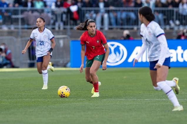 October 26, 2025, Bronx, New York, USA: Francisca Nazareth (7) of Portugal controls the ball during friendly game against USWNT at Pratt & Whitney Stadium at Rentschler Field in East Hartford, CT on October 26, 2025. USWNT won 3 - 1. Bronx USA - ZUMAr339 20251026_znp_r339_004 Copyright: xLevxRadinx