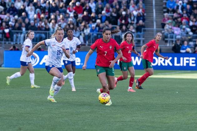 October 26, 2025, Bronx, New York, USA: Francisca Nazareth (7) of Portugal controls the ball during friendly game against USWNT at Pratt & Whitney Stadium at Rentschler Field in East Hartford, CT on October 26, 2025. USWNT won 3 - 1. Bronx USA - ZUMAr339 20251026_znp_r339_047 Copyright: xLevxRadinx