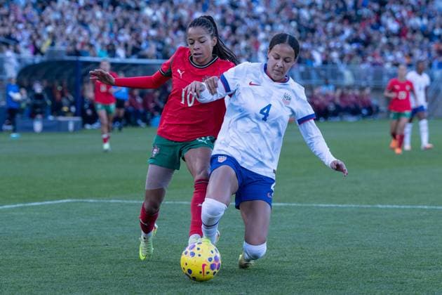 October 26, 2025, Bronx, New York, USA: Jessica Silva (10) of Portugal and Jordyn Bugg (4) of USWNT in action during friendly game at Pratt & Whitney Stadium at Rentschler Field in East Hartford, CT on October 26, 2025. USWNT won 3 - 1. Bronx USA - ZUMAr339 20251026_znp_r339_053 Copyright: xLevxRadinx