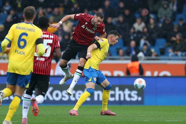 Braunschweig vs Hannover, 2 BL Braunschweig, 26 10 2025, FUßBALL Eintracht Braunschweig vs Hannover 96, 2 BL, Season 2025 26 Patrick Nkoa Eintracht Braunschweig , Erencan Yardimici Eintracht Braunschweig Braunschweig