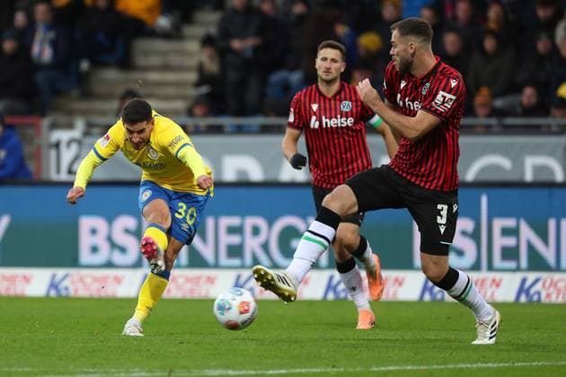 Braunschweig vs Hannover, 2 BL Braunschweig, 26 10 2025, FUßBALL Eintracht Braunschweig vs Hannover 96, 2 BL, Season 2025 26 Robin Heußer Eintracht Braunschweig , Boris Tomiak Hannover96 Braunschweig
