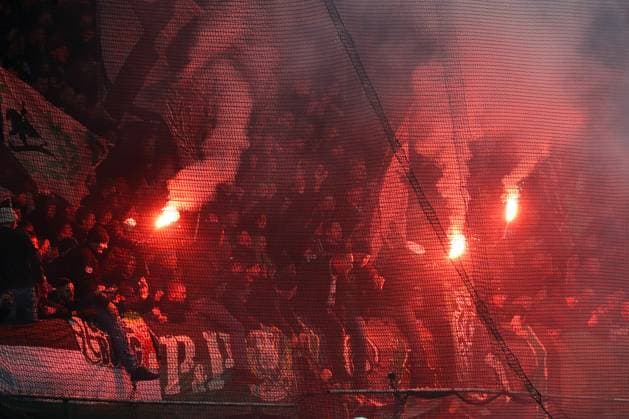 Braunschweig vs Hannover, 2 BL Braunschweig, 26 10 2025, FOOTBALL Eintracht Braunschweig vs Hannover 96, 2 BL, Season 2025 26 Hannover 96 Fans ignite Bengalos Braunschweig