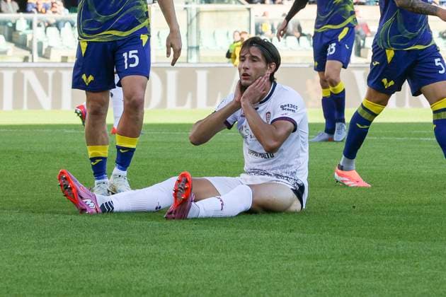 Hellas Verona FC v Cagliari Calcio - Serie A Gennaro Borrelli of Cagliari Calcio expresses disappointment during the Hellas Verona FC vs Cagliari Calcio, 8th Serie A Enilive 2025-26 game at Marcantonio Bentegodi stadium in Verona, Italy, on October 26, 2025. Verona Italy  Copyright: xDavidexCasentinix originalFilename:casentini-hellasve251026_npIpO.jpg