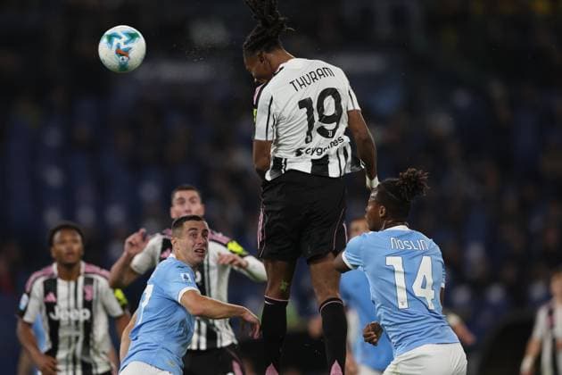 SS Lazio v Juventus FC - Serie A Khephren Thuram of Juventus plays during the Serie A soccer match between SS Lazio and Juventus FC at Stadio Olimpico in Rome, Italy, on October 26, 2025. Rome Lazio Italy  Copyright: xCiroxDexLucax originalFilename:deluca-sslazioj251026_npdl0.jpg