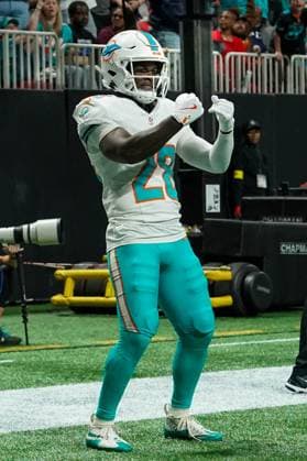 October 26, 2025: Miami Dolphins running back De Von Archane (28) celebrates in the endzone after scoring a touchdown during the game against the Atlanta Falcons at Mercedes-Benz Stadium. - ZUMAw109 20251026_fap_w109_012 Copyright: xDebbyxWongx