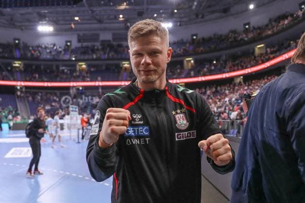 26 10 2025, xgox, Handball Daikin HBL, TSV Hannover Burgdorf SC Magdeburg emspor, f l Sebastian Barthold Magdeburg, 25 Cheering about the victory, cheering after the end of the game Hannover