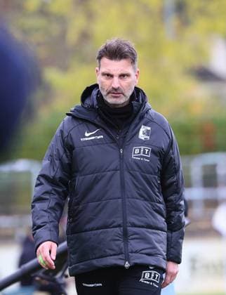 Leipzig, 25 10 2025, Alfred Kunze Sportpark, Regionalliga Nordost , BSG CHEMIE LEIPZIG vs HERTHA BSC BERLIN II , In the picture coach Adrian Alipour, Chemie Leipzig , Picture Point