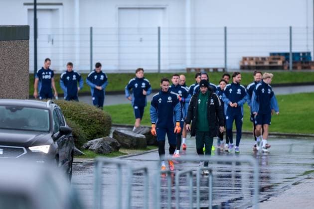 27 10 2025, Football, Season 2025 2026, Training FC Schalke 04, The players of S04 come to training, Gelsenkirchen Training ground FC Schalke 04 NRW Germany xRHR PHOTO YYx Copyright: RHR-FOTOx RHR-FOTO YY
