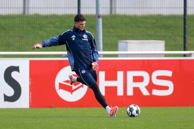 27 10 2025, Football, Season 2025 2026, Training FC Schalke 04, Goalkeeper Luca Podlech FC Schalke 04 , Gelsenkirchen Training ground FC Schalke 04 NRW Germany xRHR PHOTO YYx Copyright: RHR-FOTOx RHR-FOTO YY