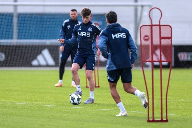 27 10 2025, Football, Season 2025 2026, Training FC Schalke 04, Dylan Leonard FC Schalke 04 , Gelsenkirchen Training ground FC Schalke 04 NRW Germany xRHR PHOTO YYx Copyright: RHR-FOTOx RHR-FOTO YY