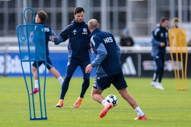 27 10 2025, Football, Season 2025 2026, Training FC Schalke 04, Adrian Gantenbein FC Schalke 04 , Gelsenkirchen Training ground FC Schalke 04 NRW Germany xRHR PHOTO YYx Copyright: RHR-FOTOx RHR-FOTO YY
