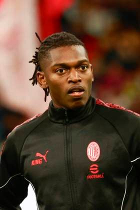 AC Milan v Pisa SC - Serie A Rafael Leao plays during the Serie A match between AC Milan and Pisa in Milano, Italy, on October 27, 2025, at Giuseppe Meazza stadium Milano Milano Italy  Copyright: xMairoxCinquettix originalFilename:cinquetti-acmilanv251027_npVxd.jpg
