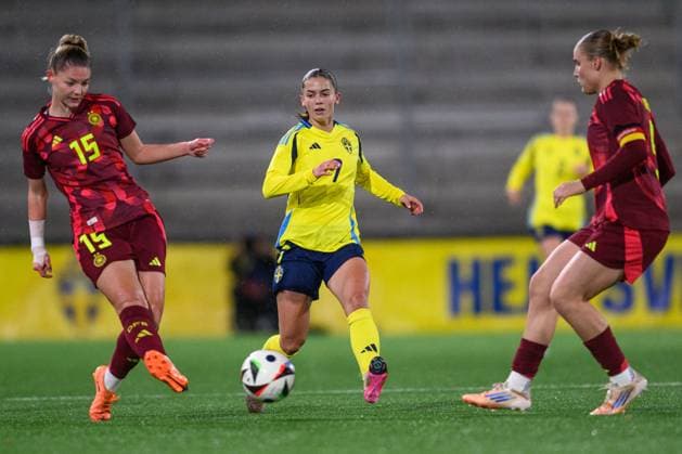 251027 Vanessa Diehm of Germany and Johanna Renmark of Sweden during the international friendly under 23 football match between Sweden and Germany on October 27, 2025 in Malmö Photo Christoffer Borg Mattisson BILDBYRAN COP 261 CB0483 fotboll football soccer fotball u23 under 23 sverige sweden germany dam bbeng landslag  Copyright: CHRISTOFFERxBORGxMATTISSON BB251027CB041