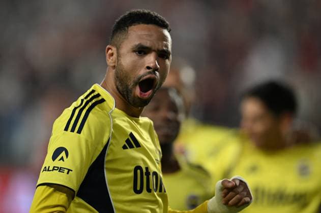 Gaziantep FK v Fenerbahce - Turkish Super Lig GAZIANTEP, TURKIYE - OCTOBER 27: En-Nesyri of Fenerbahce celebrates after a goal during Turkish Super Lig match between Gaziantep FK and Fenerbahce in Gaziantep, Turkiye on October 27, 2025. Adsiz Günebakan Anadolu Gaziantep Turkey. Editorial use only. Please get in touch for any other usage.  Copyright: x2025xAnadoluxAdsÄ±zxGünebakanx