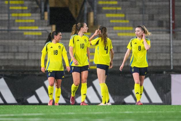 251027 Emilia Pelgander, Lisa Björk, Bella Andersson and Bea Sprung of Sweden look dejected after 0 1 during the international friendly under 23 football match between Sweden and Germany on October 27, 2025 in Malmö Photo Christoffer Borg Mattisson BILDBYRAN COP 261 CB0483 fotboll football soccer fotball u23 under 23 sverige sweden germany dam bbeng landslag depp  Copyright: CHRISTOFFERxBORGxMATTISSON BB251027CB055