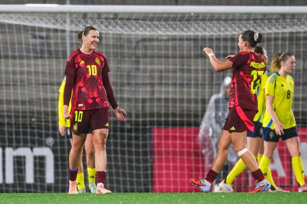 251027 Larissa Muhlhaus of Germany celebrates with Julia Mickenhagen after 0 1 during the international friendly under 23 football match between Sweden and Germany on October 27, 2025 in Malmö Photo Christoffer Borg Mattisson BILDBYRAN COP 261 CB0483 fotboll football soccer fotball u23 under 23 sverige sweden germany dam bbeng landslag jubel  Copyright: CHRISTOFFERxBORGxMATTISSON BB251027CB056