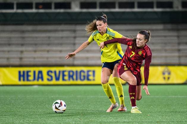 251027 Bella Andersson of Sweden and Mara Alber of Germany during the international friendly under 23 football match between Sweden and Germany on October 27, 2025 in Malmö Photo Christoffer Borg Mattisson BILDBYRAN COP 261 CB0483 fotboll football soccer fotball u23 under 23 sverige sweden germany dam bbeng landslag  Copyright: CHRISTOFFERxBORGxMATTISSON BB251027CB074
