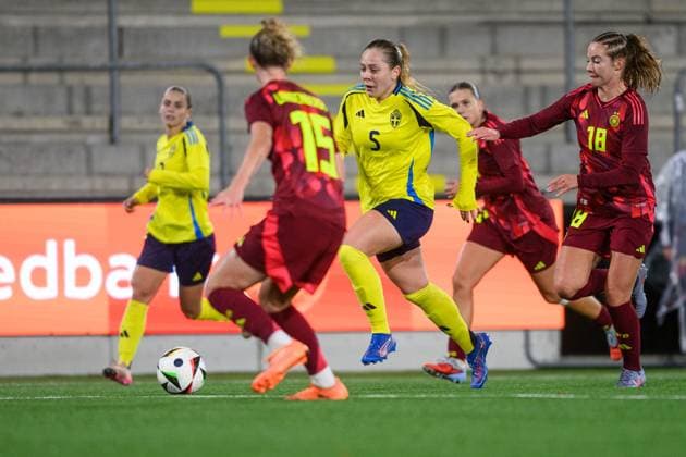 251027 Alice Bergström of Sweden and Mathilde Janzen of Germany during the international friendly under 23 football match between Sweden and Germany on October 27, 2025 in Malmö Photo Christoffer Borg Mattisson BILDBYRAN COP 261 CB0483 fotboll football soccer fotball u23 under 23 sverige sweden germany dam bbeng landslag  Copyright: CHRISTOFFERxBORGxMATTISSON BB251027CB076