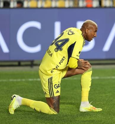 Gaziantep FK v Fenerbahce - Turkish Super Lig GAZIANTEP, TURKIYE - OCTOBER 27: Talisca of Fenerbahce celebrates after a goal during Turkish Super Lig match between Gaziantep FK and Fenerbahce in Gaziantep, Turkiye on October 27, 2025. Ömer Faruk Salman Anadolu Gaziantep Turkey. Editorial use only. Please get in touch for any other usage.  Copyright: x2025xAnadoluxÖmerxFarukxSalmanx