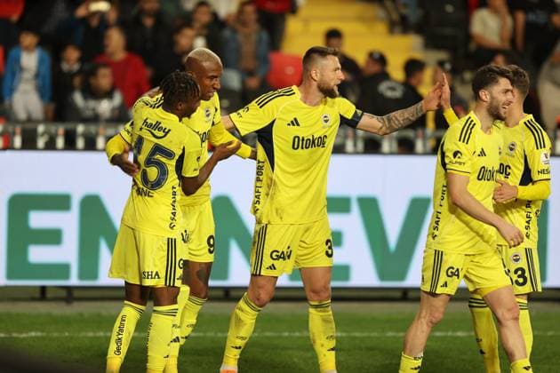 Gaziantep FK v Fenerbahce - Turkish Super Lig GAZIANTEP, TURKIYE - OCTOBER 27: Talisca of Fenerbahce celebrates after a goal during Turkish Super Lig match between Gaziantep FK and Fenerbahce in Gaziantep, Turkiye on October 27, 2025. Ömer Faruk Salman Anadolu Gaziantep Turkey. Editorial use only. Please get in touch for any other usage.  Copyright: x2025xAnadoluxÖmerxFarukxSalmanx