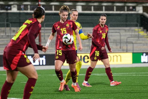 251027 Julia Landenberger of Germany and Ellen Wangerheim of Sweden during the international friendly under 23 football match between Sweden and Germany on October 27, 2025 in Malmö Photo Christoffer Borg Mattisson BILDBYRAN COP 261 CB0483 fotboll football soccer fotball u23 under 23 sverige sweden germany dam bbeng landslag sverige sweden tyskland germany  Copyright: CHRISTOFFERxBORGxMATTISSON BB251027CB107