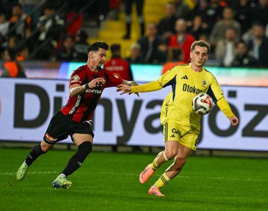 Gaziantep FK v Fenerbahce - Turkish Super Lig GAZIANTEP, TURKIYE - OCTOBER 27: Kerem Akturkoglu of Fenerbahce in action during Turkish Super Lig match between Gaziantep FK and Fenerbahce in Gaziantep, Turkiye on October 27, 2025. Adsiz Gunebakan Anadolu Gaziantep Turkey. Editorial use only. Please get in touch for any other usage.  Copyright: x2025xAnadoluxAdsizxGunebakanx