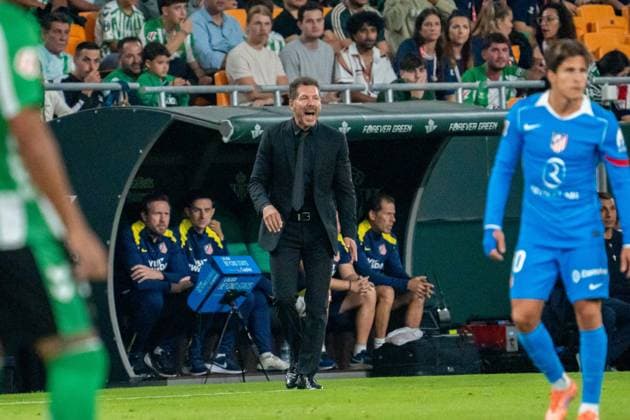 Atlético head coach, Diego Simeone, during La Liga match between Real Betis and Atlético de Madrid at the Estadio de la Cartuja in Seville, Spain Copyright: xAndresxLopezxSheridanxx xSPPx Sportspressphoto_SPR52613