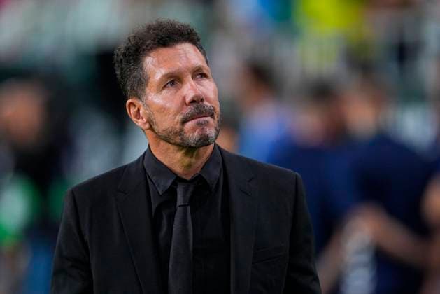 October 27, 2025, Sevilla, Sevilla, SPAIN: Diego Simeone, head coach of Atletico de Madrid, looks on during the Spanish league, LaLiga EA Sports, football match played between Real Betis and Atletico de Madrid at La Cartuja stadium on October 27, 2025, in Sevilla, Spain. Sevilla SPAIN - ZUMAa181 20251027_zaa_a181_047 Copyright: xJoaquinxCorcherox