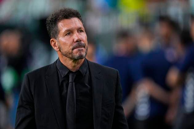 October 27, 2025, Sevilla, Sevilla, SPAIN: Diego Simeone, head coach of Atletico de Madrid, looks on during the Spanish league, LaLiga EA Sports, football match played between Real Betis and Atletico de Madrid at La Cartuja stadium on October 27, 2025, in Sevilla, Spain. Sevilla SPAIN - ZUMAa181 20251027_zaa_a181_048 Copyright: xJoaquinxCorcherox