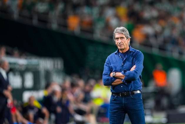 October 27, 2025, Sevilla, Sevilla, SPAIN: Manuel Pellegrini, head coach of Real Betis, looks on during the Spanish league, LaLiga EA Sports, football match played between Real Betis and Atletico de Madrid at La Cartuja stadium on October 27, 2025, in Sevilla, Spain. Sevilla SPAIN - ZUMAa181 20251027_zaa_a181_055 Copyright: xJoaquinxCorcherox