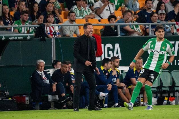 Atlético head coach, Diego Simeone screaming during La Liga match between Real Betis and Atlético de Madrid at the Estadio de la Cartuja in Seville, Spain Copyright: xAndresxLopezxSheridanxx xSPPx Sportspressphoto_SPR52625