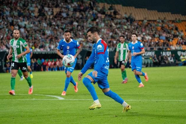 Alex Baena (N10) before shooting and scoring during La Liga match between Real Betis and Atlético de Madrid at the Estadio de la Cartuja in Seville, Spain Copyright: xAndresxLopezxSheridanxx xSPPx Sportspressphoto_SPR52629