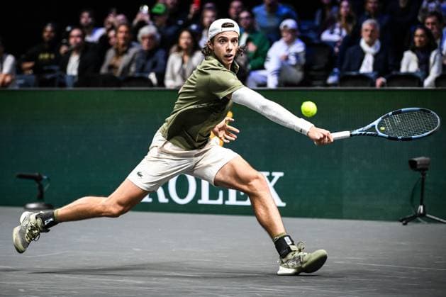 October 27, 2025, Paris, France, France: ARTHUR CAZAUX of France in action against L Darderi of Italy during the first day of the Rolex Paris Masters ATP, Tennis Herren 1000 tennis tournament at La Defense Arena in Nanterre near Paris, France. Cazaux won 7:6, 7:6. Paris France - ZUMAm308 20251027_zsp_m308_015 Copyright: xMatthieuxMirvillex