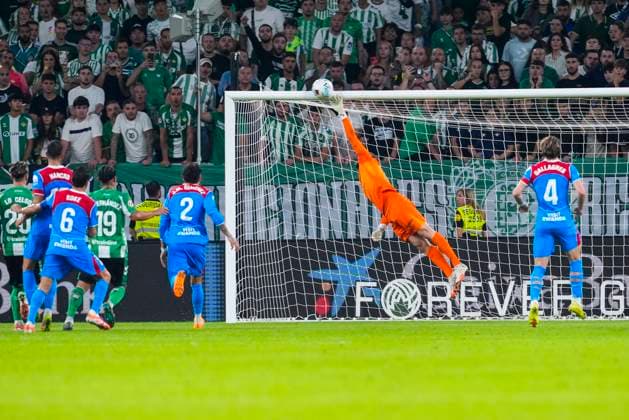 October 27, 2025, Sevilla, Sevilla, SPAIN: Jan Oblak of Atletico de Madrid in action during the Spanish league, LaLiga EA Sports, football match played between Real Betis and Atletico de Madrid at La Cartuja stadium on October 27, 2025, in Sevilla, Spain. Sevilla SPAIN - ZUMAa181 20251027_zaa_a181_092 Copyright: xJoaquinxCorcherox