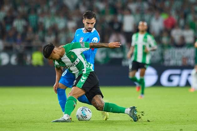 Real Betis Balompie v Club Atletico de Madrid - LaLiga EA Sports SEVILLA, SPAIN - OCTOBER 27: Cucho Hernandez of Real Betis during to the LaLiga EA Sports match between Real Betis Balompie and Club Atletico de Madrid at La Cartuja stadium on October 27, 2025 in Sevilla, Spain. (Photo by Gabriel Colchero Photo Players Images Magara Press) Sevilla La Cartuja Stadium Spain Copyright: xGabrielxColcherox