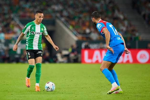 Real Betis Balompie v Club Atletico de Madrid - LaLiga EA Sports SEVILLA, SPAIN - OCTOBER 27: Antony Matheus Dos Santos of Real Betis in action during to the LaLiga EA Sports match between Real Betis Balompie and Club Atletico de Madrid at La Cartuja stadium on October 27, 2025 in Sevilla, Spain. (Photo by Gabriel Colchero Photo Players Images Magara Press) Sevilla La Cartuja Stadium Spain Copyright: xGabrielxColcherox