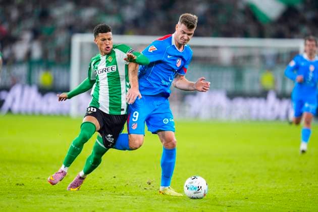 October 27, 2025, Sevilla, Sevilla: NELSON DEOSSA of Real Betis and ALEXANDER SORLOTH of Atletico de Madrid in action during the Spanish league, LaLiga EA Sports, football match played between Real Betis and Atletico de Madrid at La Cartuja stadium. Atletico De Madrid won 2:0. Sevilla SPAIN - ZUMAa181 20251027_zaa_a181_087 Copyright: xJoaquinxCorcherox