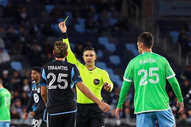October 27, 2025, St. Paul, Minnesota, United States: Minnesota United player NECTARIOS TRIANTIS is given a yellow card by the official. The first round of the MLS, Fussball Herren, USA Cup Playoffs between the Minnesota United and the Seattle Sounders took place at Allianz Field in St. Paul Minnesota on October 27th 2025. Minnesota United won the game in a penalty shootout 3 successful shots to 2 after a 0-0 draw in regular time. St. Paul United States - ZUMAt166 20251027_zsp_t166_016 Copyright: xMichaelxTurnerx