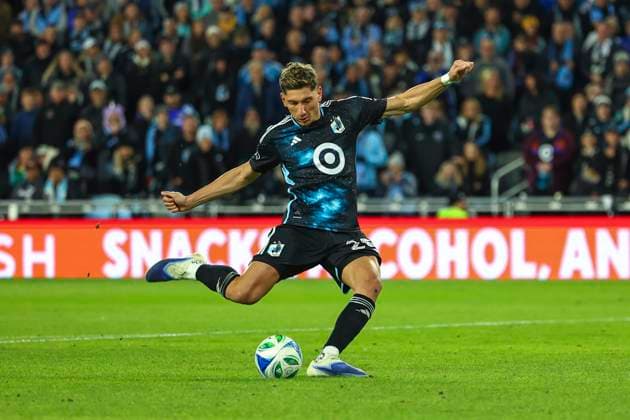 October 27, 2025, St. Paul, Minnesota, United States: Minnesota United player NECTARIOS TRIANTIS takes a penalty shot. The first round of the MLS, Fussball Herren, USA Cup Playoffs between the Minnesota United and the Seattle Sounders took place at Allianz Field in St. Paul Minnesota on October 27th 2025. Minnesota United won the game in a penalty shootout 3 successful shots to 2 after a 0-0 draw in regular time. St. Paul United States - ZUMAt166 20251027_zsp_t166_018 Copyright: xMichaelxTurnerx