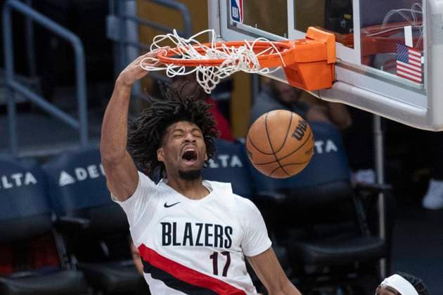 October 27, 2025, Los Angeles, California, USA: Portland Trail Blazers Shaedon Sharpe (17) dunks against the Los Angeles Lakers during an NBA, Basketball Herren, USA basketball game, in Los Angeles Monday, Oct. 27, 2025. Los Angeles USA - ZUMAc68_ 20251027_zaf_c68_037 Copyright: xRingoxChiux