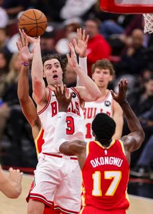 (251028) -- CHICAGO, Oct. 28, 2025 -- Josh Giddey (L) of Chicago Bulls shoots during the NBA, Basketball Herren, USA regular season basketball game between Chicago Bulls and Atlanta Hawks at United Center in Chicago, the United States, on Oct. 27, 2025. (Photo by Xinhua) (SP)U.S.-CHICAGO-BASKETBALL-NBA-CHICAGO BULLS VS ATLANTA HAWKS JoelxLerner 